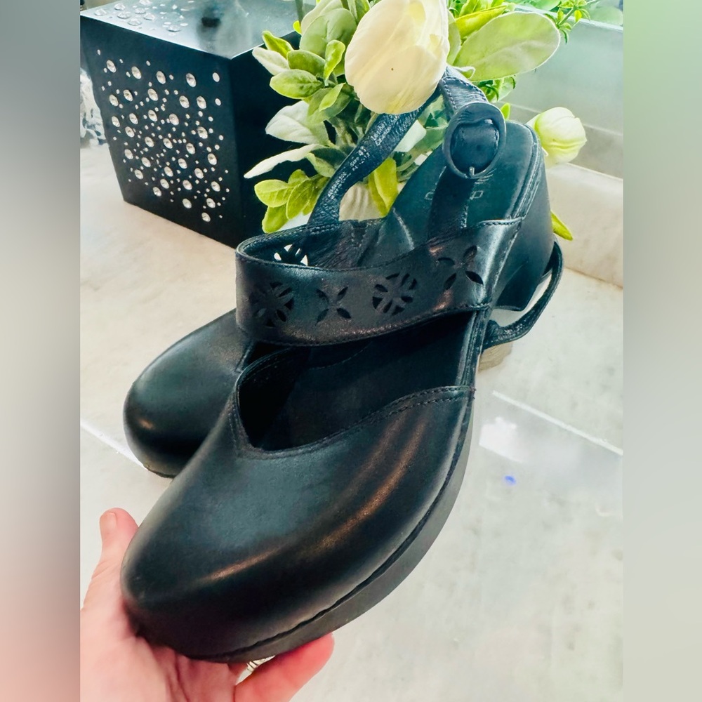 Dansko Black Leather Mary Jane strappy clogs 9.5-10